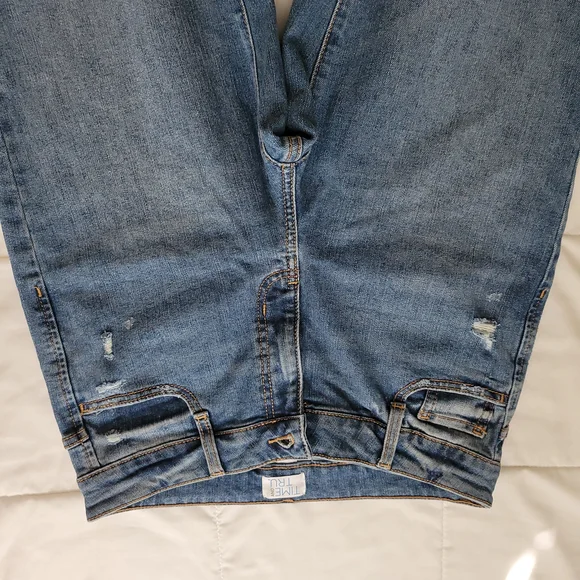 Cuffed Wide Leg Distressed Denim Jean Size 6 Like New - Picture 4 of 8